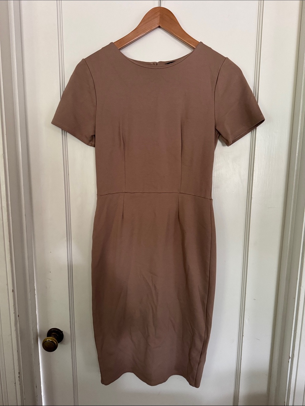 Short-Sleeve Fitted Sheath Dress in Taupe